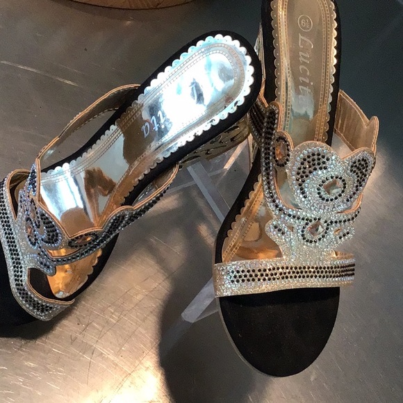 Gold /Black Las Vegas Wedges. Worn once to a show in LV 🎲🎰 - Picture 7 of 9